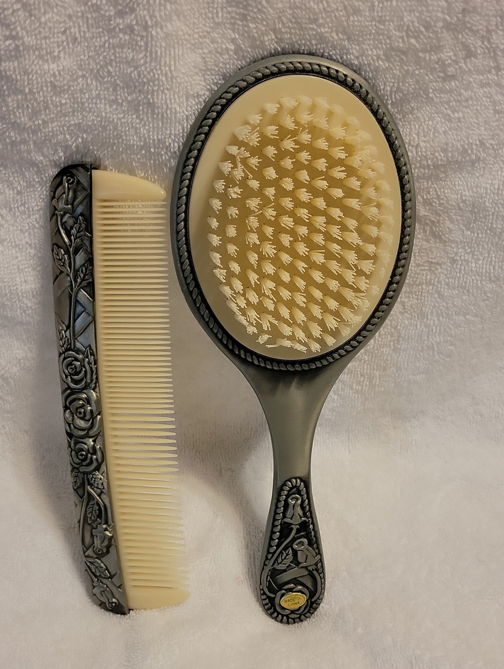 Rose Decorated Metal Hair Brush And Comb